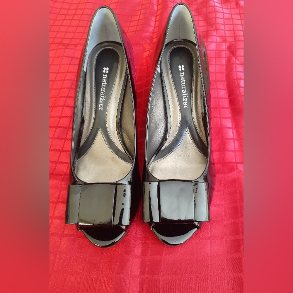 NATURALIZER Patent Leather Peep Toe Pump